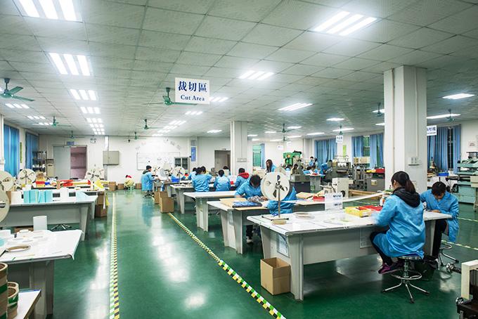 乔伟生产车间全景手机网站昆山乔伟新材料网站版权注仿冒必究